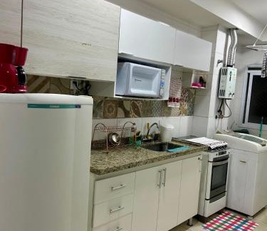 Vila Julia Apartamento | Apartamento Enseada Villa Di Fiori com piscina