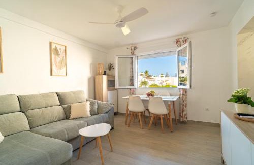 Castillo de Sabinillas Apartamento | Apartamento entero con solárium en Sabinillas, con piscina y al lado del Puerto de la Duquesa