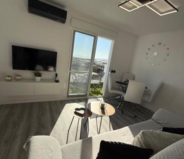 Torrox Costa Apartamento | Apartamento Florkin vacacional acogedor recién reformado con vistas al mar