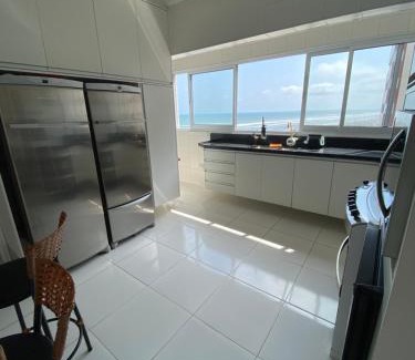 Guilhermina Apartamento | Apartamento frente mar