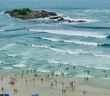 Pitangueiras Apartamento | Apartamento frente mar Guarujá Pitangueiras pé na areia