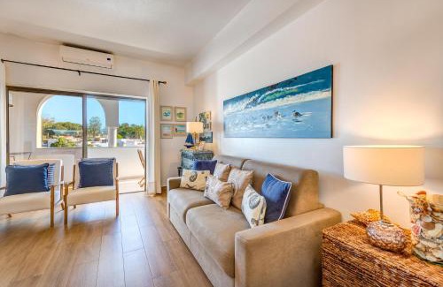 Alporchinhos Apartamento | Apartamento Gomes -Free Airco, wiffi & Swimming Pool- by bedzy