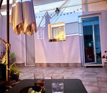 Centro histórico de Mérida Apartamento | Apartamento independiente con parking privado gratuito y terraza de ensueño junto al Teatro Romano