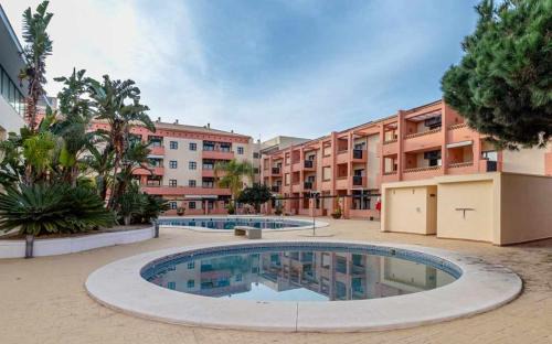 Punta Umbria Apartamento | Apartamento junto a la playa con piscina y parking
