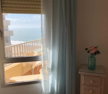 Cádiz Apartamento | Apartamento La Mar de Cerca. Terraza vistas Mar. 1ª Linea Playa