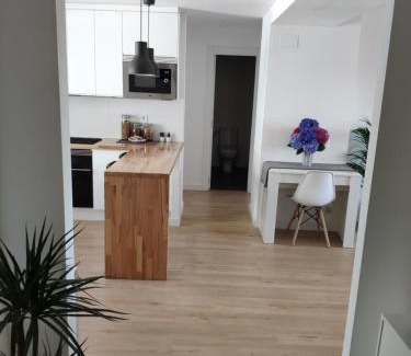 Las Campas y San Claudio Apartamento | Apartamento LOS VEGA- parking privado