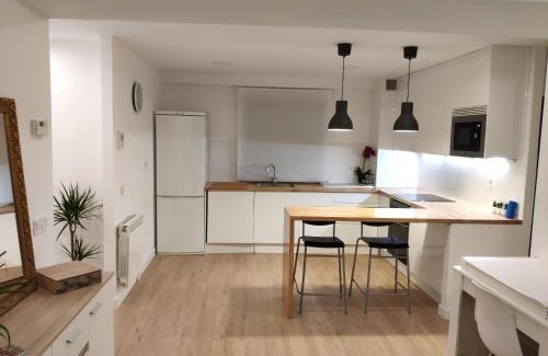 Las Campas y San Claudio Apartamento | Apartamento LOS VEGA- parking privado