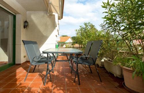 Llanca Apartamento | Apartamento luminoso con jardín, piscina comunitaria y cerca de la playa en Llançà. - ES-228-41
