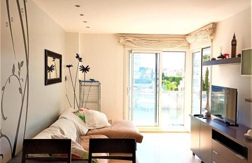 Santa Margarida Apartamento | Apartamento luminoso en Santa Margarita con terraza y piscina, cerca de la playa de la Rubina - ES-258-79