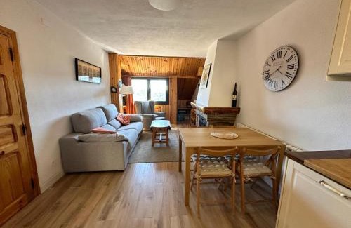 Alcalá de la Selva Apartamento | Apartamento montaña con piscina y zona deportiva.