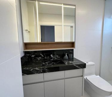 Andorinha Apartamento | Apartamento no coração de Meia Praia, com 4 Suítes e 3 vagas de garagem