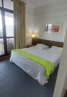 Compensa Apartamento | Apartamento no tropical executive hotel com varanda, 1 cama de casal e 2 camas de solteiro