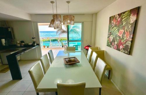 Recreio dos Bandeirantes Apartamento | Apartamento Pé na areia na praia, Rio de Janeiro