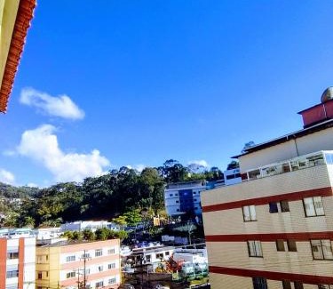 Teresopolis Apartamento | Apartamento para suas férias próximo a avenida, localizado no 3 pavimento em prédio sem elevador