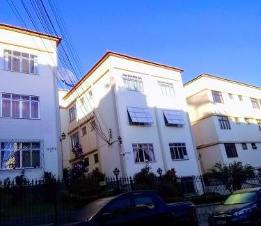 Teresopolis Apartamento | Apartamento para suas férias próximo a avenida, localizado no 3 pavimento em prédio sem elevador
