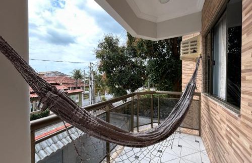 Rio das Ostras Apartamento | Apartamento sala e quarto com ar na Praia do Abricó