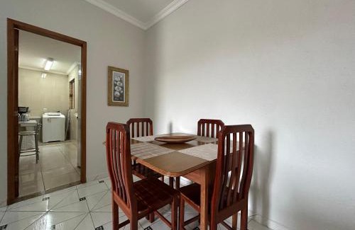 Rio das Ostras Apartamento | Apartamento sala e quarto com ar na Praia do Abricó