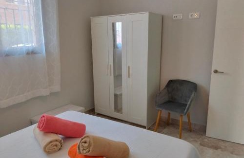 Aguilas Apartamento | APARTAMENTO SOL - 2 apartamentos céntricos juntos cerca de la playa, ideales para grupos grandes