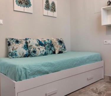 Aguilas Apartamento | APARTAMENTO SOL - 2 apartamentos céntricos juntos cerca de la playa, ideales para grupos grandes