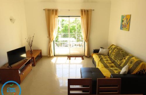 Alporchinhos Apartamento | Apartamento T1 com vista mar perto da Praia N.ª Sra. da Rocha
