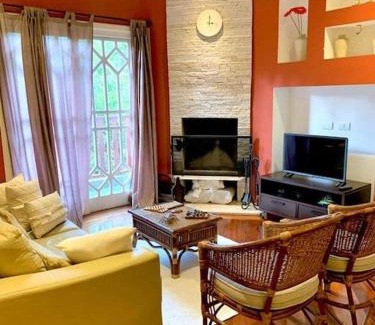 Vila Inglesa Apartamento | Apartamento Tranquilo com Linda Vista Para Jardim!