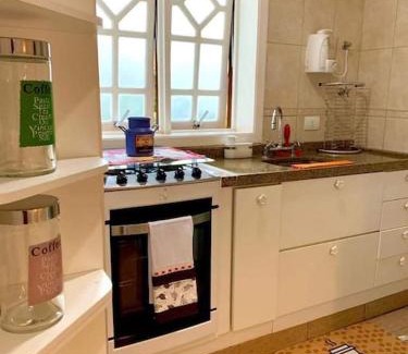 Vila Inglesa Apartamento | Apartamento Tranquilo com Linda Vista Para Jardim!