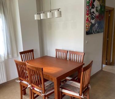 Prellezo Apartamento | Apartamento vacacional de 2 habitaciones con piscina