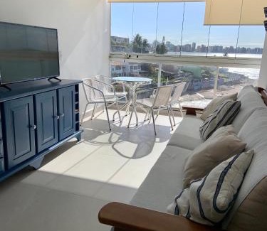 Centro Apartamento | Apartamento vista do mar, pé na areia e águas tranquilas, no cento de Guarapari