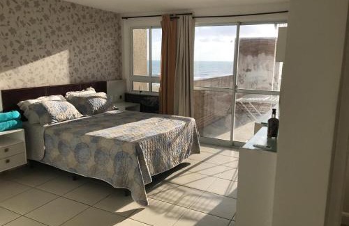 Porto das Dunas Apartamento | Apartamento Vista total do Mar uma cobertura a 400m do Beach Park no Porto das Dunas Aquiraz Condomínio Terramaris Piscina ampla Parque infantil Sauna Estacionamento privado