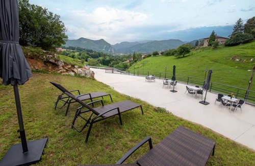 Santa Marina de Oblanca Apartamento | Apartamentos Las Caldas . Castillo de Priorio , 15 minutos del centro de Oviedo
