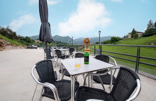 Santa Marina de Oblanca Apartamento | Apartamentos Las Caldas . Castillo de Priorio , 15 minutos del centro de Oviedo