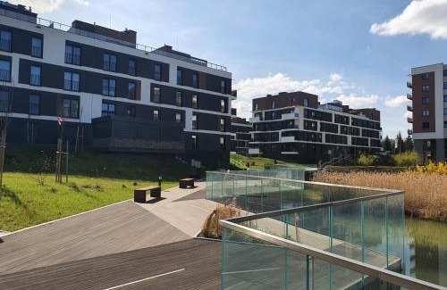 Brynow Apartamento | Apartamenty Ceglana Park - prywatny parking - piękne osiedle - nowe luksusowe mieszkanie z biurkiem
