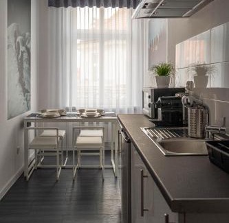 Kalisz Apartamento | Apartamenty na Starówce - 3 piętro z widokiem na Ratusz, Rynek Główny i Centrum