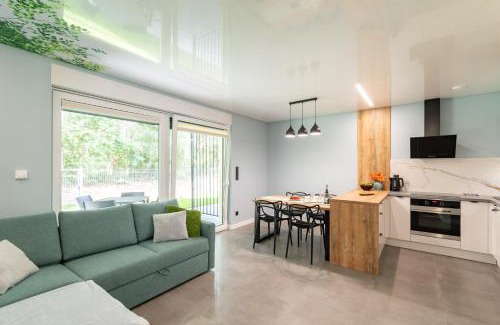 Ustka Apartamento | Apartamenty w sam las by KLIF Ustka - apartament na parterze z tarasem i parkingiem