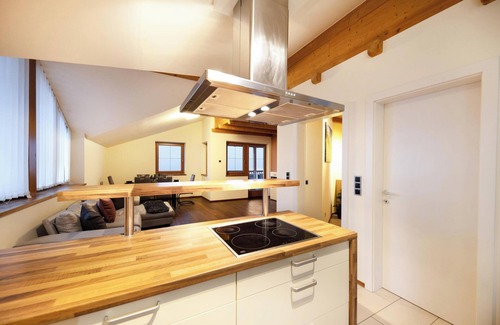 Cornedo All'isarco Apartamento | Apartamento "Huck" con vistas a la montaña, balcón y Wi-Fi