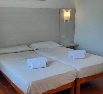 Cala'n Bosch Apartamento | Aparthotel FLORA PARK & AQUAROCK