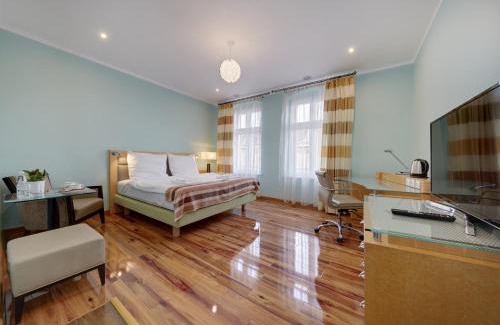 Katowice Apartamento | ApartHotel Katowice - Deluxe Rooms with King Beds, City Center, Free Wifi!