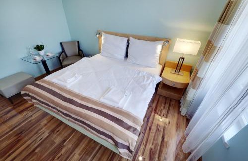 Katowice Apartamento | ApartHotel Katowice - Deluxe Rooms with King Beds, City Center, Free Wifi!