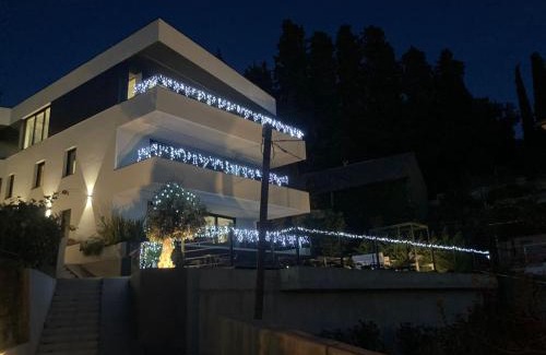Sarsoni Apartamento | Aparthotel Villa V with breakfast and free parking