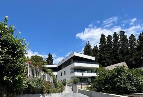 Sarsoni Apartamento | Aparthotel Villa V with breakfast and free parking