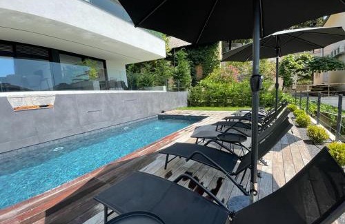 Sarsoni Apartamento | Aparthotel Villa V with breakfast and free parking