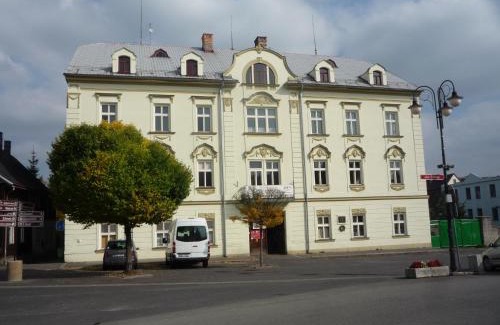 Zakupy Apartamento | apartmán na náměstí