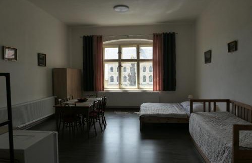 Zakupy Apartamento | apartmán na náměstí