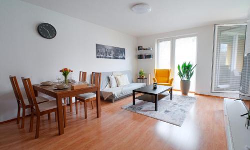 Prosek Apartamento | Apartmán u METRA, 4 hosté, parking free, blízko O2 arena