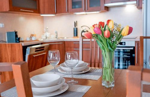 Prosek Apartamento | Apartmán u METRA, 4 hosté, parking free, blízko O2 arena