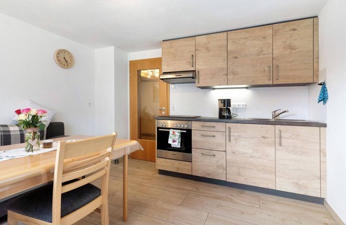 Wolfach - Saint Roman Apartamento | Apartamento 'Ferienwohnung Torbrünnele' con vistas a la montaña, terraza privada y Wi-Fi
