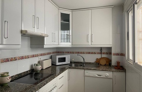 Valdelagrana Apartamento | Apartment 'Valdelagrana Playa Y Piscina' with Shared Pool, Private Terrace and Wi-Fi