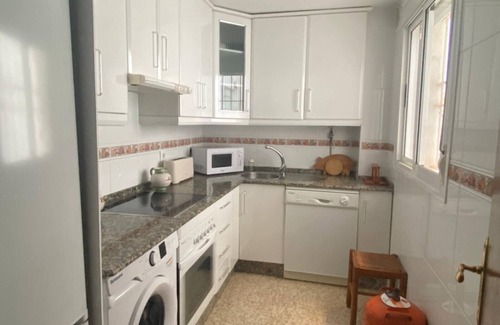 Valdelagrana Apartamento | Apartment 'Valdelagrana Playa Y Piscina' with Shared Pool, Private Terrace and Wi-Fi