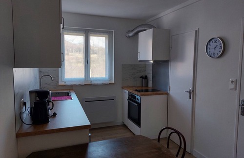 Besse-en-Chandesse Apartamento | Apartment in the heart of the Massif du Sancy