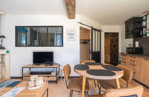 Saint-Genis-de-Saintonge Apartamento | Apartamento Napoleón – Confort y Terraza, Ideal para Termalistas y Familias en Saint-Genis